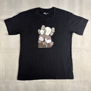 Uniqlo UT x KAWS Art Book Celebration T-Shirt Black Sz M Preowned‎